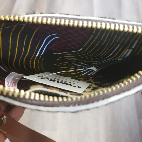 Handmade leopard wristlet - Picture 4 of 11